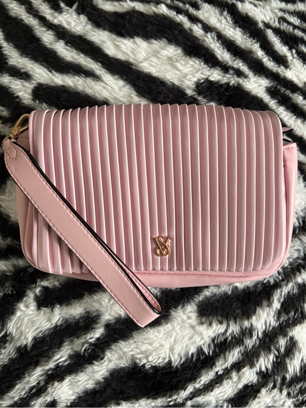 victoria’s secret pink wristlet